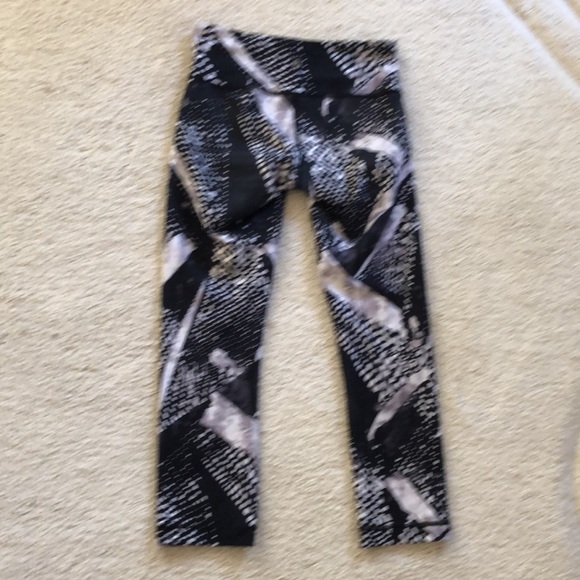 LULULEMON ATHLETICA Static Mist White Black Wunder Under Crop III Leggings - Picture 3 of 16